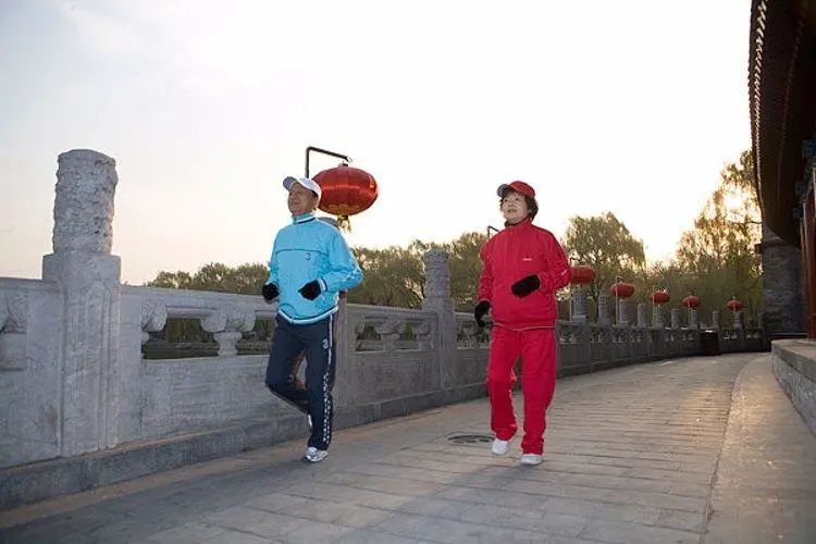 运动到微微出汗有效果吗_到运动_运动到什么程度才能产生多巴胺