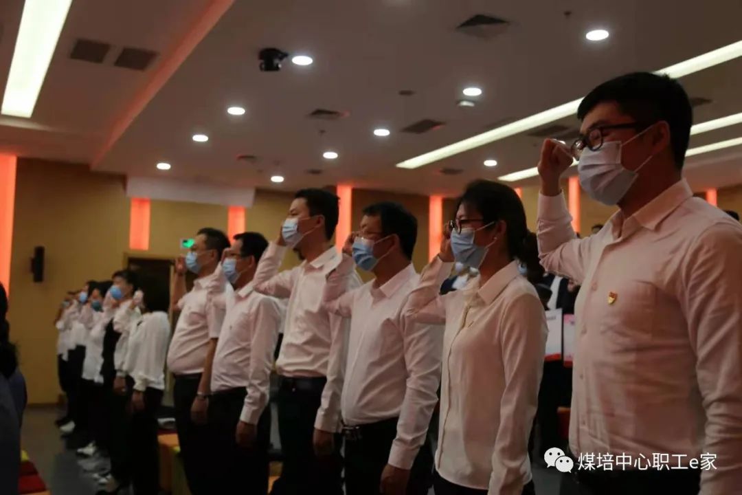 残奥会举重冠军边建新_残奥会举重金牌_残奥会举重银牌
