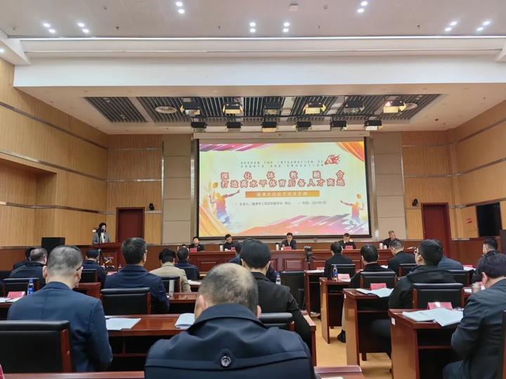 亚洲撑杆跳高冠军梁学仁_撑杆跳高冠军梁学仁_杆跳高视频比赛